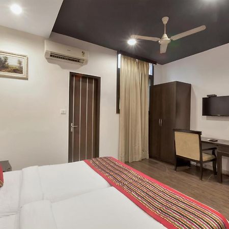 Oyo 9841 The Vivir 1 Hotell Noida Eksteriør bilde