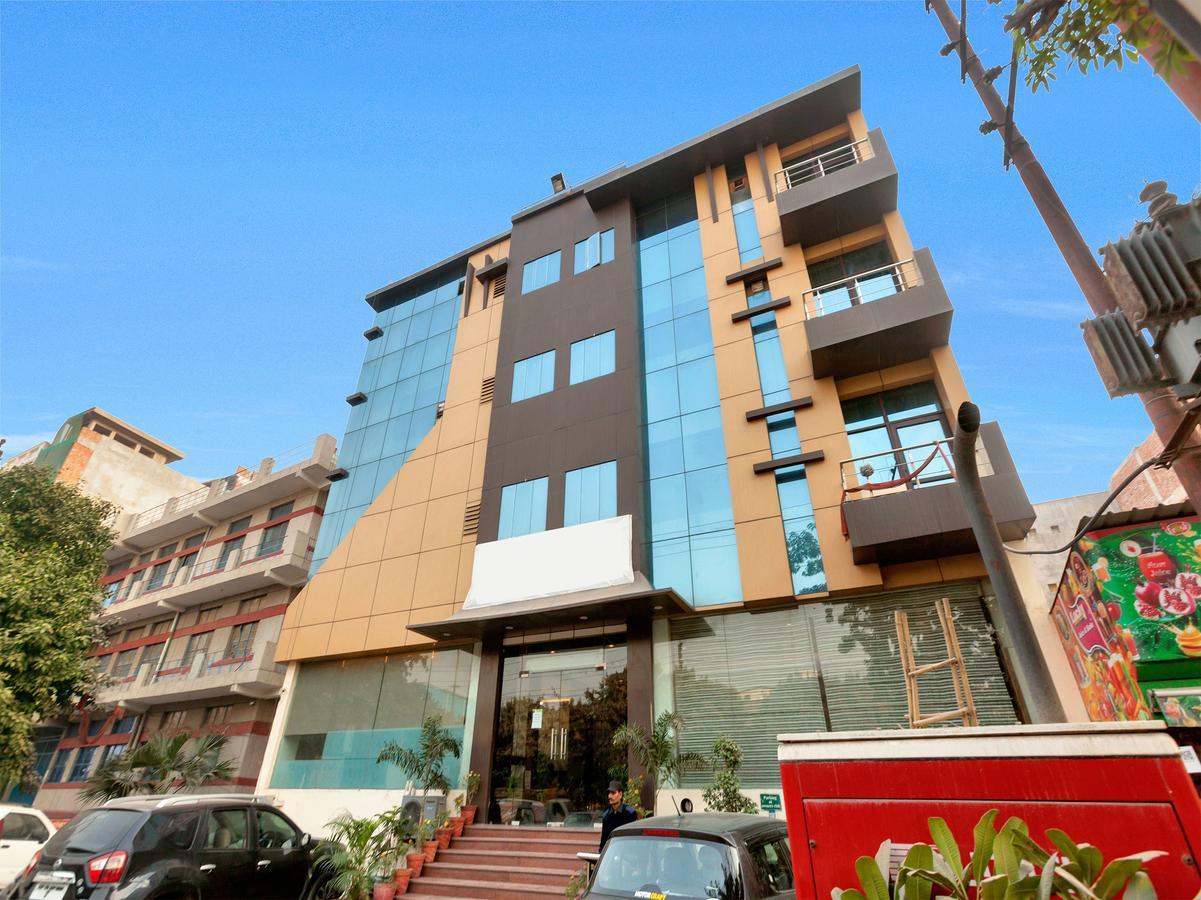 Oyo 9841 The Vivir 1 Hotell Noida Eksteriør bilde